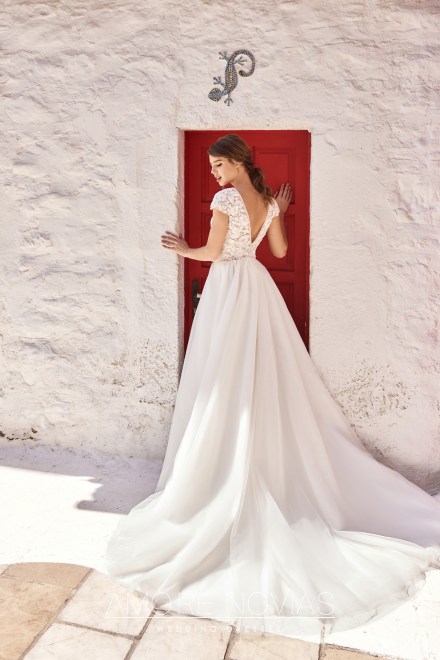https://amore-novias.com/images/stories/virtuemart/product/CEL018(3).jpg