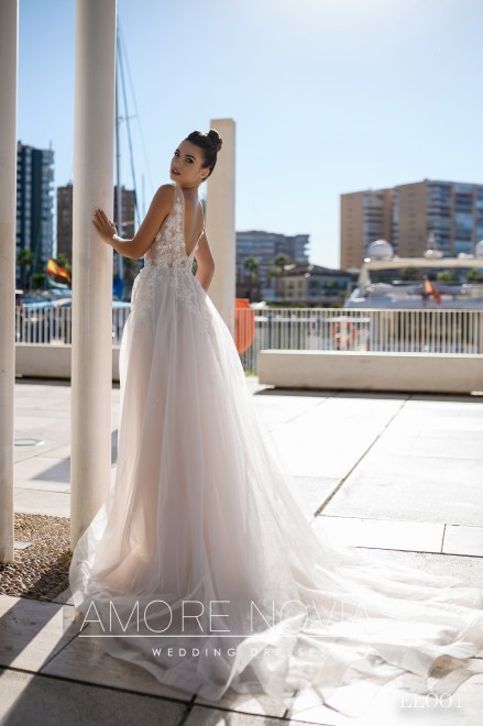 https://amore-novias.com/images/stories/virtuemart/product/EL001(3).jpg