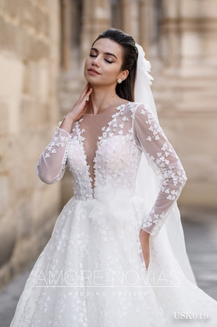 https://amore-novias.com/images/stories/virtuemart/product/USK019-1.jpg