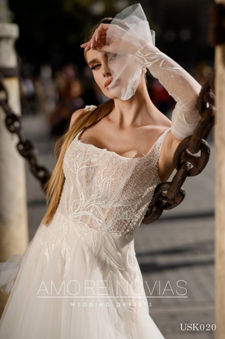 https://amore-novias.com/images/stories/virtuemart/product/USK020-3.jpg
