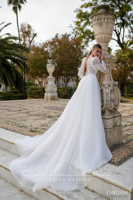 https://amore-novias.com/images/stories/virtuemart/product/USK026-2.jpg