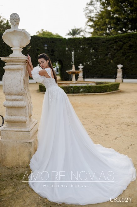 https://amore-novias.com/images/stories/virtuemart/product/USK027-2.jpg