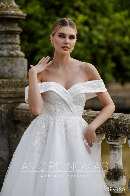 https://amore-novias.com/images/stories/virtuemart/product/USK028-3.jpg