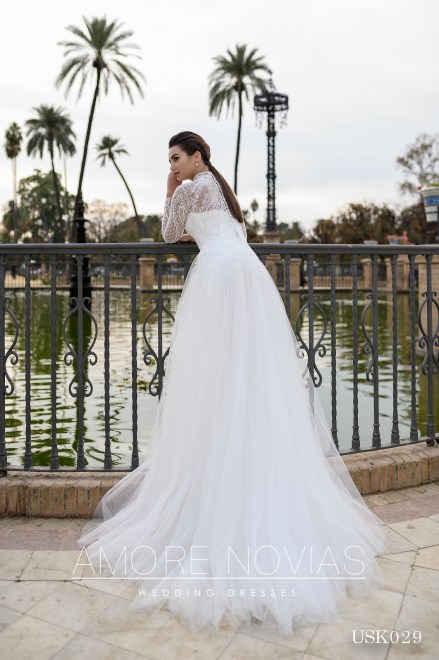 https://amore-novias.com/images/stories/virtuemart/product/USK029-3.jpg