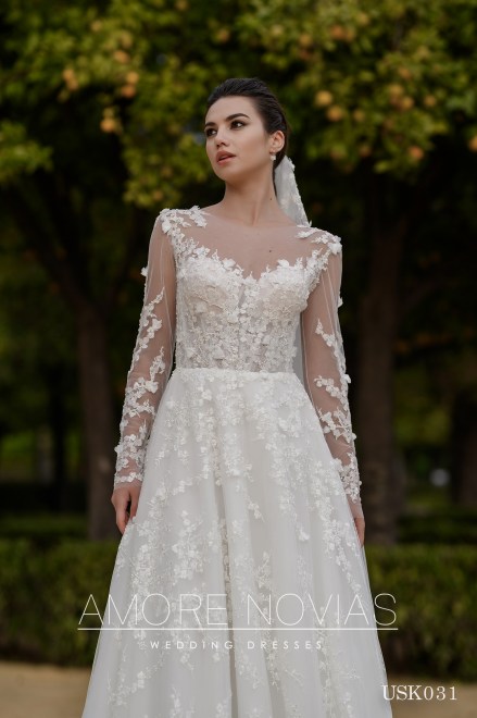 https://amore-novias.com/images/stories/virtuemart/product/USK031-1.jpg
