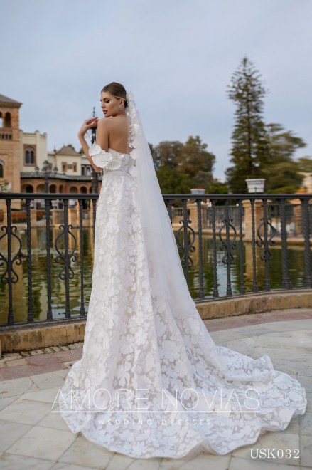 https://amore-novias.com/images/stories/virtuemart/product/USK032-2.jpg