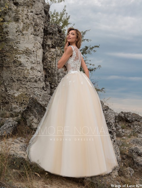 https://amore-novias.com/images/stories/virtuemart/product/lk-029-------(3).jpg