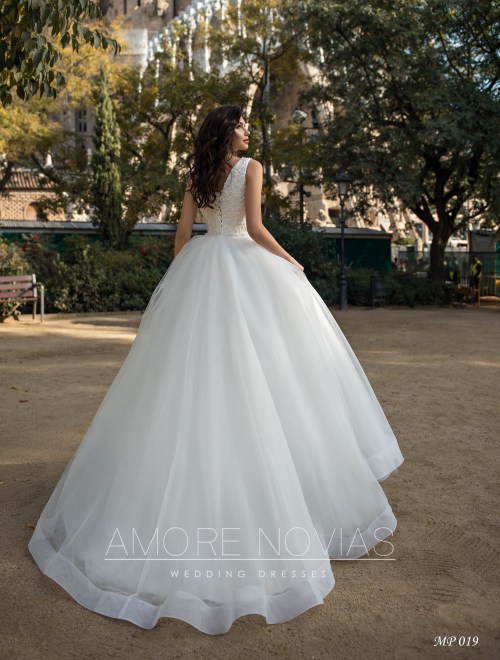 https://amore-novias.com/images/stories/virtuemart/product/mp-019--------(3).jpg