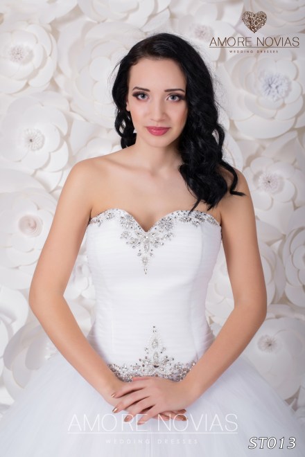 https://amore-novias.com/images/stories/virtuemart/product/st013_.jpg