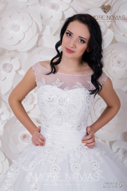 https://amore-novias.com/images/stories/virtuemart/product/st039_.jpg