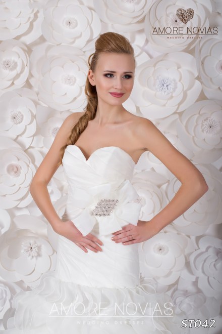https://amore-novias.com/images/stories/virtuemart/product/st042_.jpg
