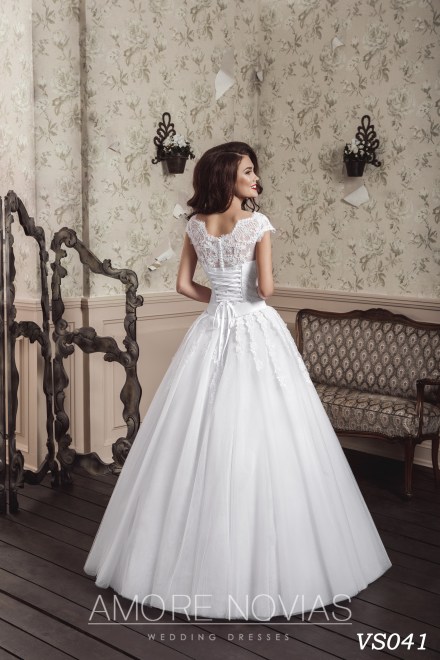 https://amore-novias.com/images/stories/virtuemart/product/vs041a.jpg