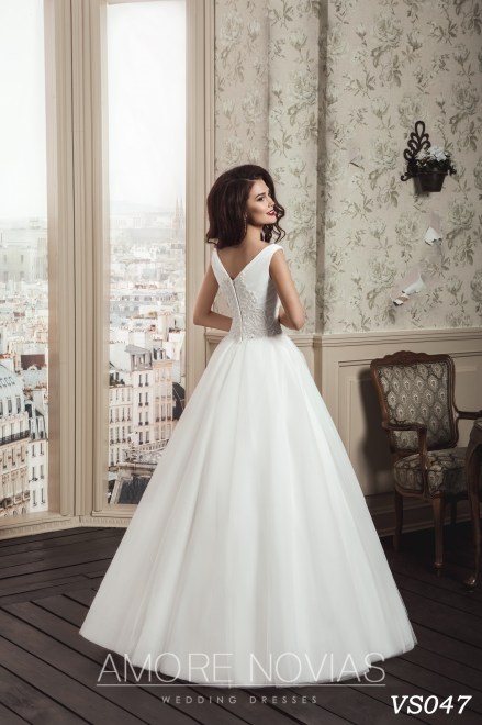 https://amore-novias.com/images/stories/virtuemart/product/vs047a.jpg